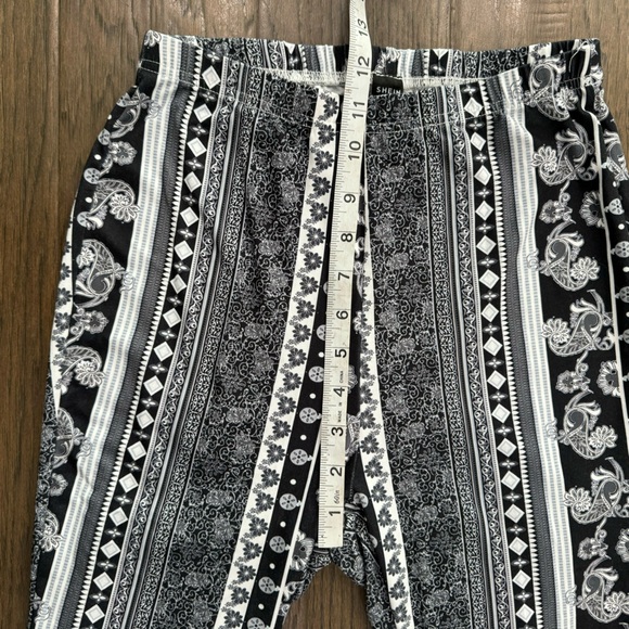 SHEIN Bell Bottom Pants - Picture 6 of 7